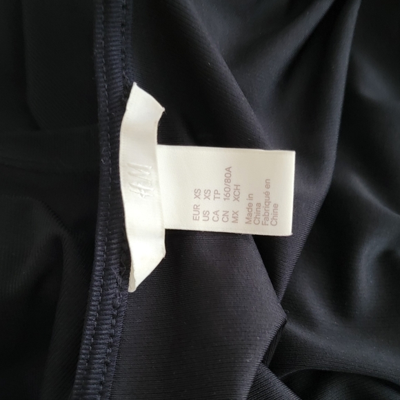 Black Vneck Longsleeve - Picture 2 of 2